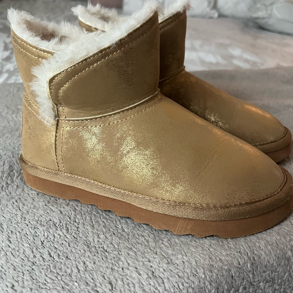 Girls size 13 Children’s Place Fur Boots